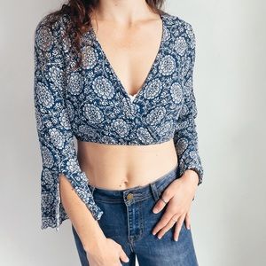 Bell Sleeve Crop size M